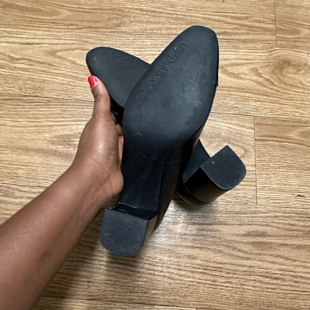 Calvin Klein tone two black pumps - Picture 8 of 10